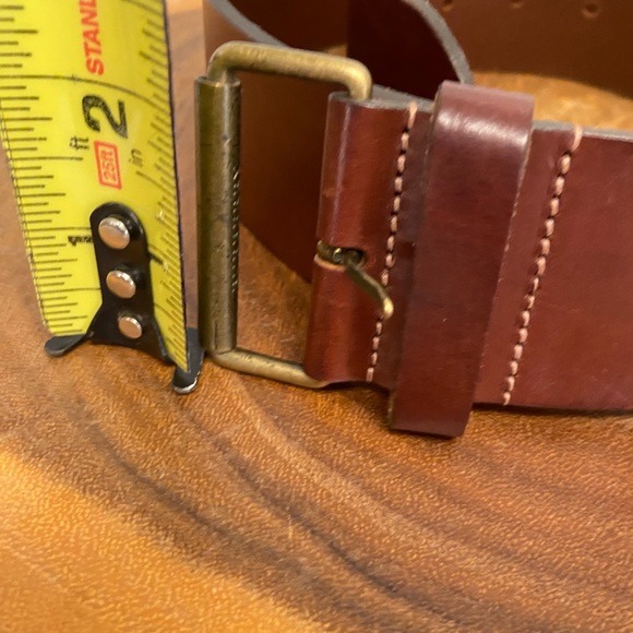 Burberry Wide Leather Belt - Picture 7 of 7